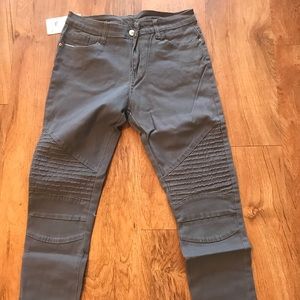 Women’s gray moto leggings.